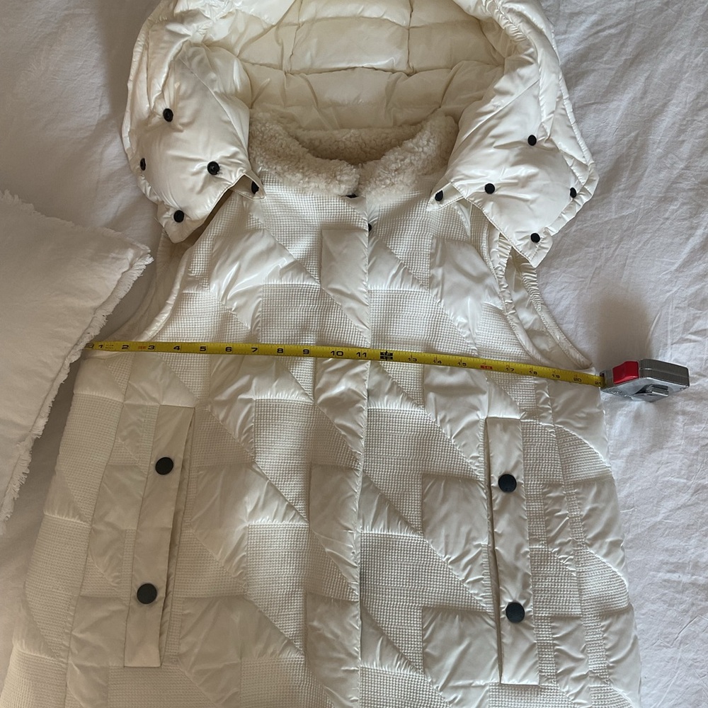 Moncler Grenoble White Quilted Jacket Vest with Shearling Collar - Picture 10 of 15